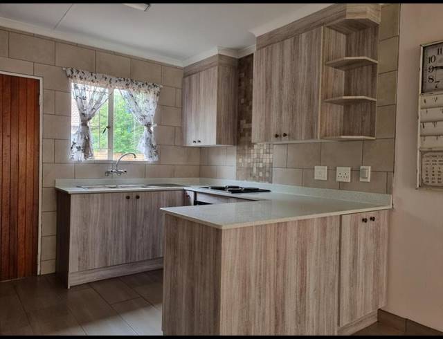 3 BEDROOM TOWNHOUSE FOR SALE IN WILLOWBROOK